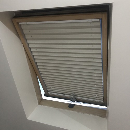Skylight pleated blind thermal - pleated,